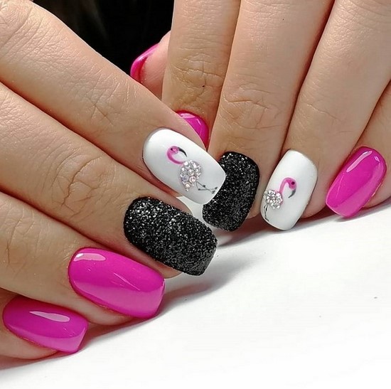 Belle manucure sur les ongles carrés - idées de conception de photos, tendances de la mode