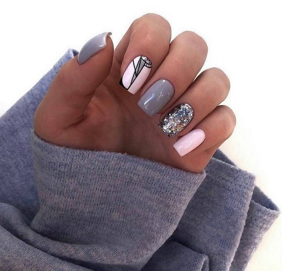 Belle manucure sur les ongles carrés - idées de conception de photos, tendances de la mode