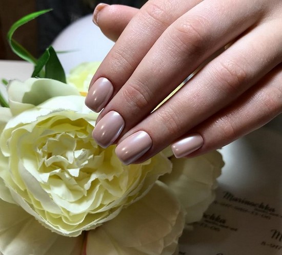 Belle manucure sur les ongles carrés - idées de conception de photos, tendances de la mode