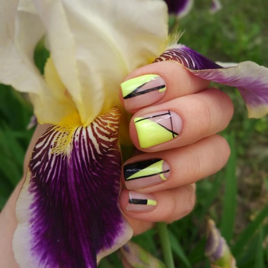 Belle manucure sur les ongles carrés - idées de conception de photos, tendances de la mode