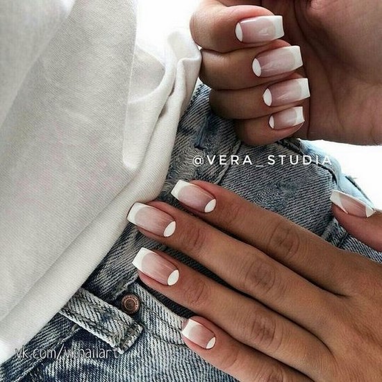 Belle manucure sur les ongles carrés - idées de conception de photos, tendances de la mode