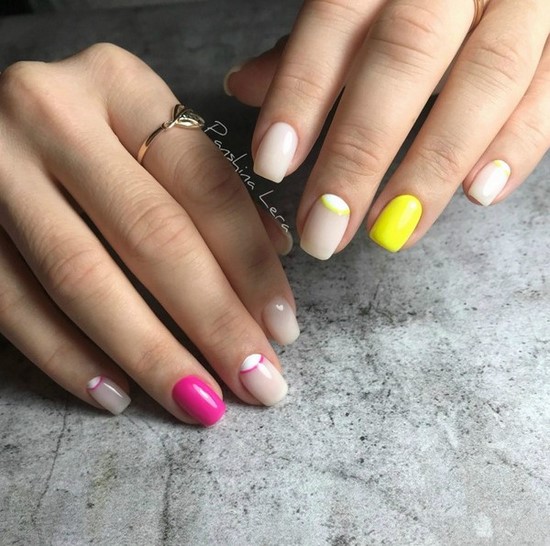 Belle manucure sur les ongles carrés - idées de conception de photos, tendances de la mode