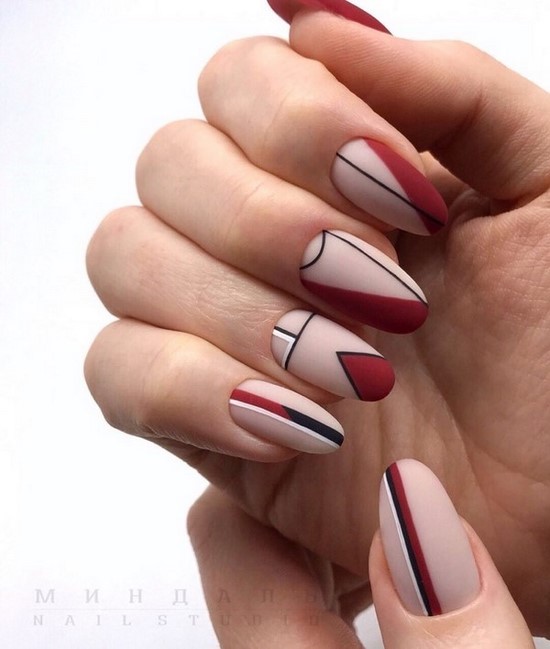 Manucure simple pour les débutants: manucure facile avec un simple vernis dans différentes techniques