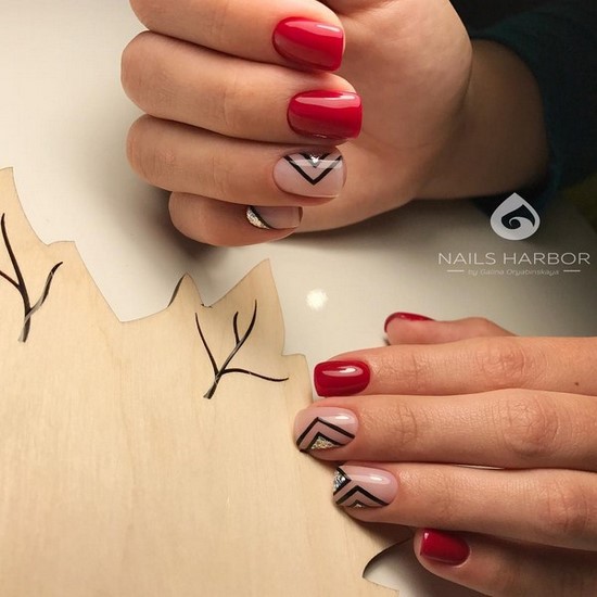 Manucure simple pour les débutants: manucure facile avec un simple vernis dans différentes techniques