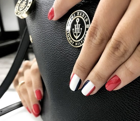 Manucure simple pour les débutants: manucure facile avec un simple vernis dans différentes techniques