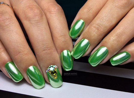 Manucure simple pour les débutants: manucure facile avec un simple vernis dans différentes techniques