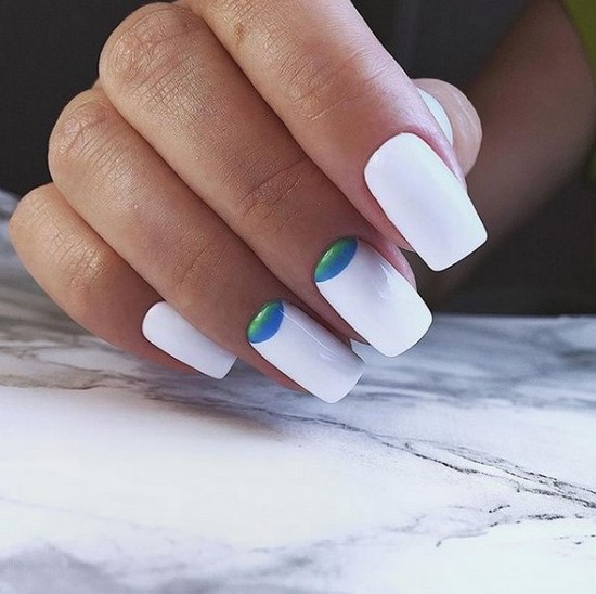 Manucure simple pour les débutants: manucure facile avec un simple vernis dans différentes techniques