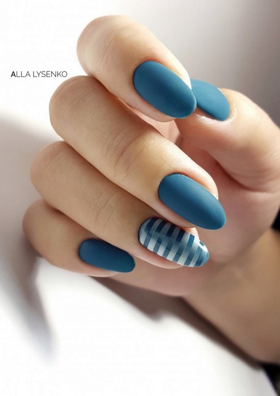 Manucure simple pour les débutants: manucure facile avec un simple vernis dans différentes techniques