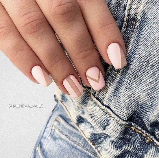 Manucure simple pour les débutants: manucure facile avec un simple vernis dans différentes techniques