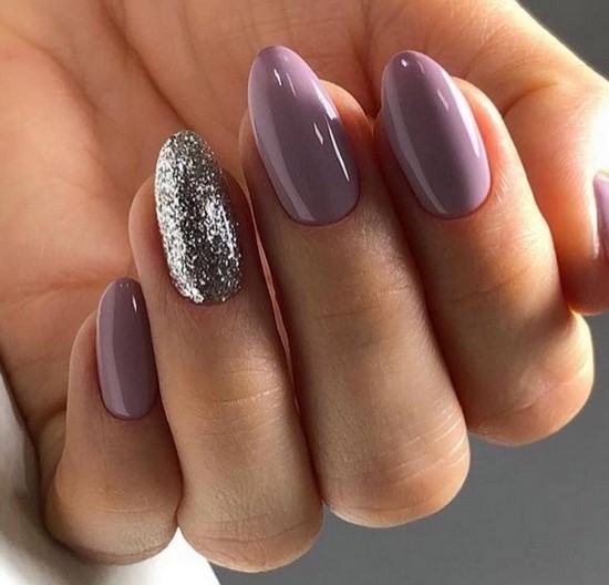 Manucure simple pour les débutants: manucure facile avec un simple vernis dans différentes techniques