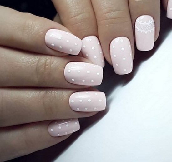 Manucure simple pour les débutants: manucure facile avec un simple vernis dans différentes techniques