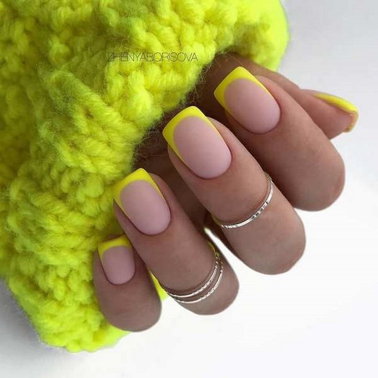 Manucure simple pour les débutants: manucure facile avec un simple vernis dans différentes techniques