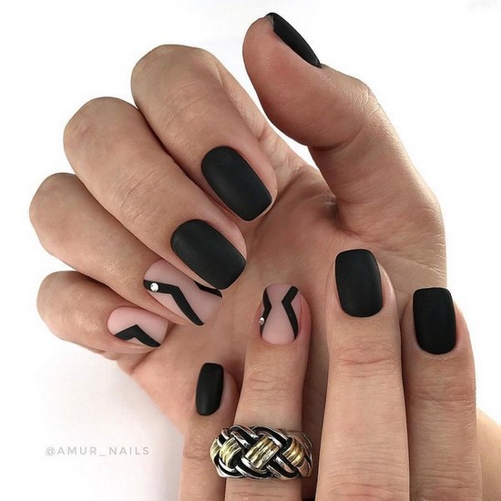 Manucure simple pour les débutants: manucure facile avec un simple vernis dans différentes techniques