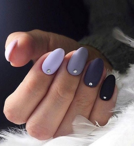 Manucure simple pour les débutants: manucure facile avec un simple vernis dans différentes techniques