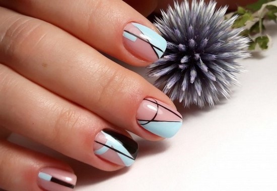 Manucure simple pour les débutants: manucure facile avec un simple vernis dans différentes techniques