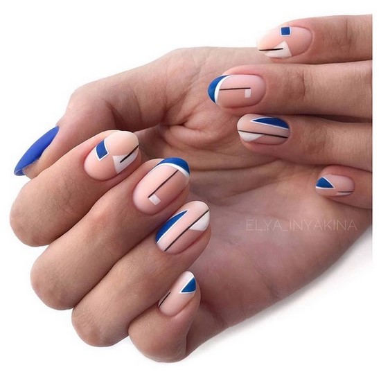 Manucure simple pour les débutants: manucure facile avec un simple vernis dans différentes techniques