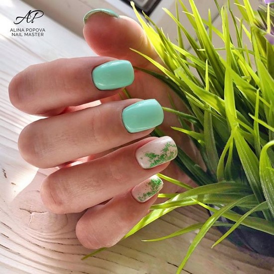 Manucure simple pour les débutants: manucure facile avec un simple vernis dans différentes techniques