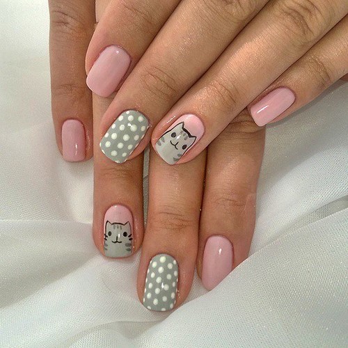 Manucure à la mode aux petits pois: idées et nouveautés photo
