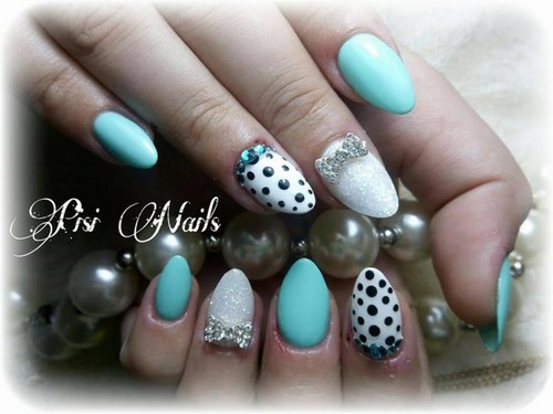 Manucure à la mode aux petits pois: idées et nouveautés photo