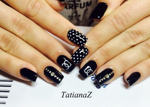 Manucure à la mode aux petits pois: idées et nouveautés photo