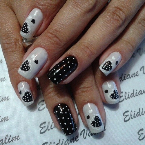 Manucure à la mode aux petits pois: idées et nouveautés photo