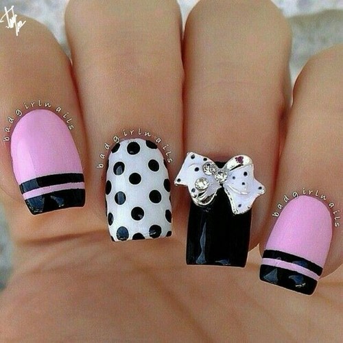 Manucure à la mode aux petits pois: idées et nouveautés photo