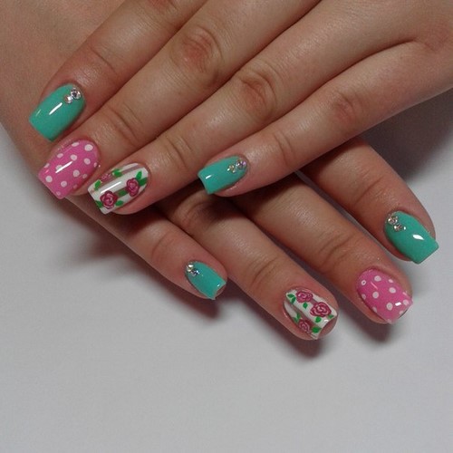 Manucure à la mode aux petits pois: idées et nouveautés photo