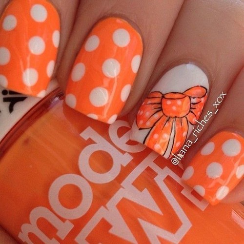 Manucure à la mode aux petits pois: idées et nouveautés photo