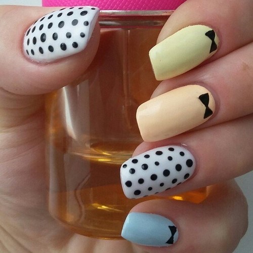 Manucure à la mode aux petits pois: idées et nouveautés photo