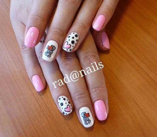 Manucure à la mode aux petits pois: idées et nouveautés photo