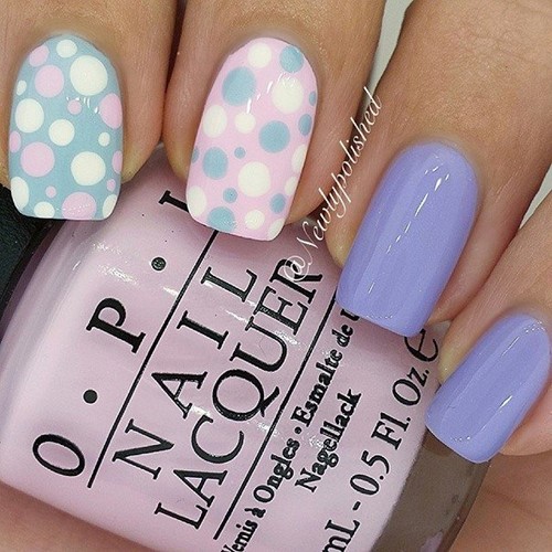 Manucure à la mode aux petits pois: idées et nouveautés photo