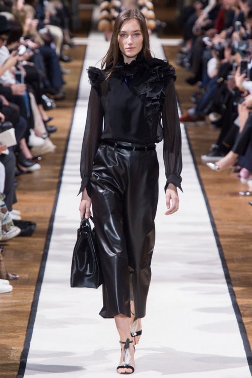 Blouses à la mode pour femmes pour tous les goûts - photos, tendances, idées d'images