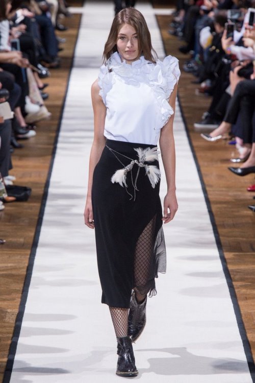 Blouses à la mode pour femmes pour tous les goûts - photos, tendances, idées d'images