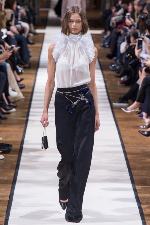 Blouses à la mode pour femmes pour tous les goûts - photos, tendances, idées d'images