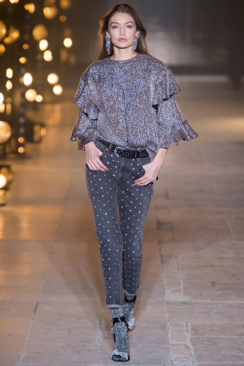 Blouses à la mode pour femmes pour tous les goûts - photos, tendances, idées d'images