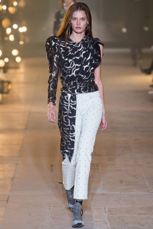 Blouses à la mode pour femmes pour tous les goûts - photos, tendances, idées d'images