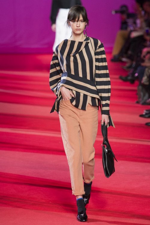 Blouses à la mode pour femmes pour tous les goûts - photos, tendances, idées d'images