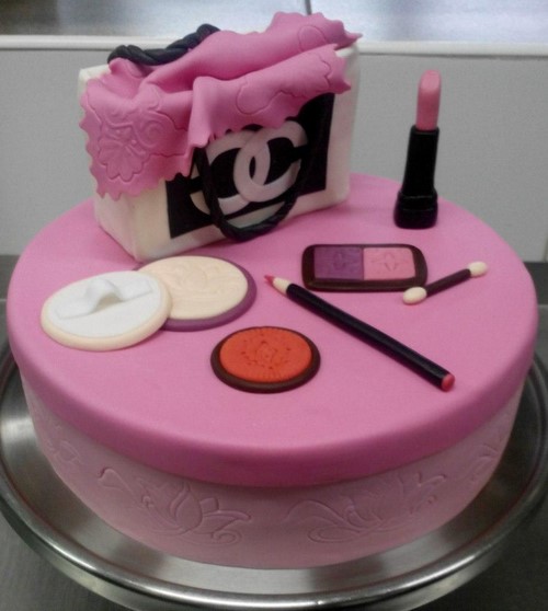 Beaux gâteaux d'anniversaire. De superbes photos d'idées de décoration de gâteaux