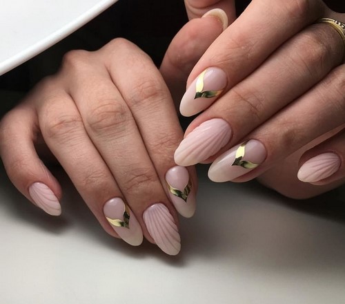 Conception d'ongles pointus: ongles pointus à la mode - idées de photos dans différentes techniques