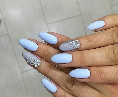 Conception d'ongles pointus: ongles pointus à la mode - idées de photos dans différentes techniques