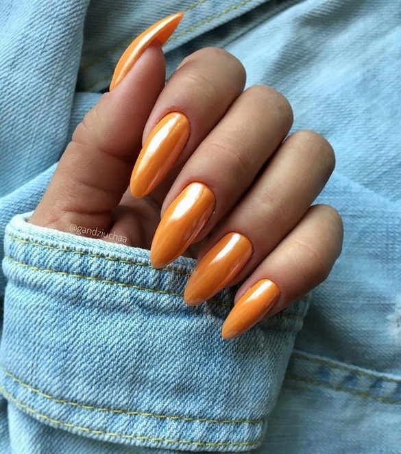 Conception d'ongles pointus: ongles pointus à la mode - idées de photos dans différentes techniques