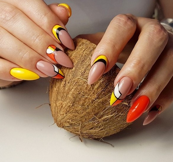 Conception d'ongles pointus: ongles pointus à la mode - idées de photos dans différentes techniques