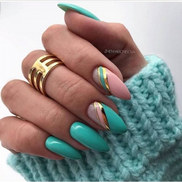 Conception d'ongles pointus: ongles pointus à la mode - idées de photos dans différentes techniques