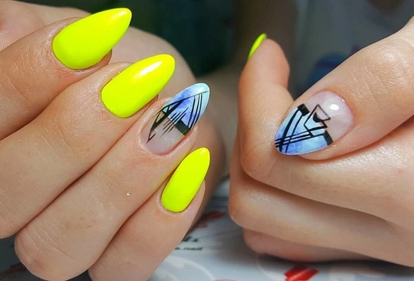 Conception d'ongles pointus: ongles pointus à la mode - idées de photos dans différentes techniques