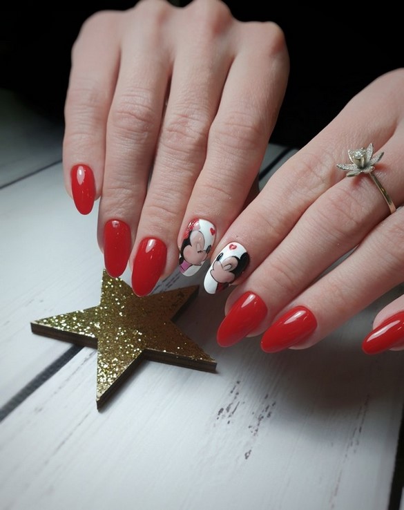 Conception d'ongles pointus: ongles pointus à la mode - idées de photos dans différentes techniques