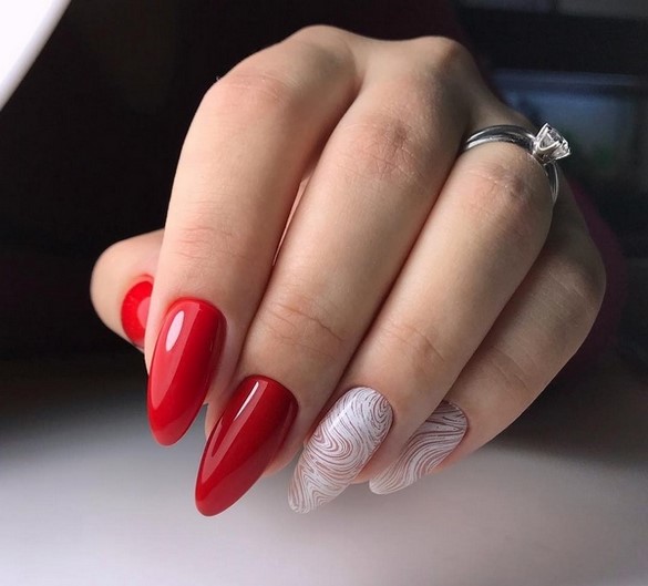 Conception d'ongles pointus: ongles pointus à la mode - idées de photos dans différentes techniques