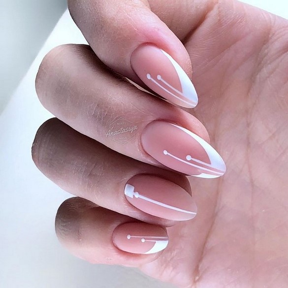 Conception d'ongles pointus: ongles pointus à la mode - idées de photos dans différentes techniques