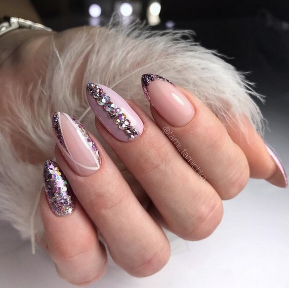 Conception d'ongles pointus: ongles pointus à la mode - idées de photos dans différentes techniques