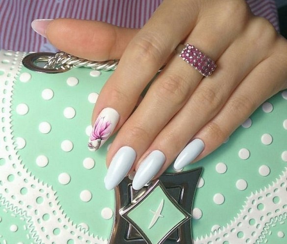 Conception d'ongles pointus: ongles pointus à la mode - idées de photos dans différentes techniques