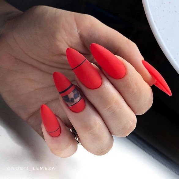 Conception d'ongles pointus: ongles pointus à la mode - idées de photos dans différentes techniques